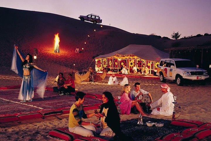 Safari nel deserto arabo con cena barbecue Camel Ride, sand boarding