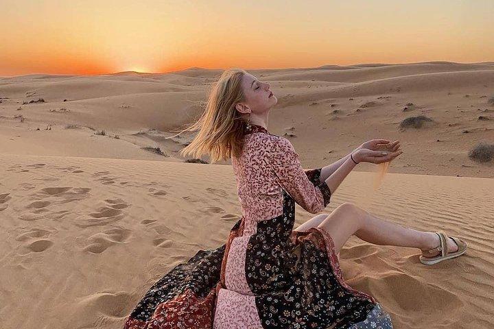 Arabische Wüstensafari mit BBQ Dinner Camel Ride, Sand Boarding