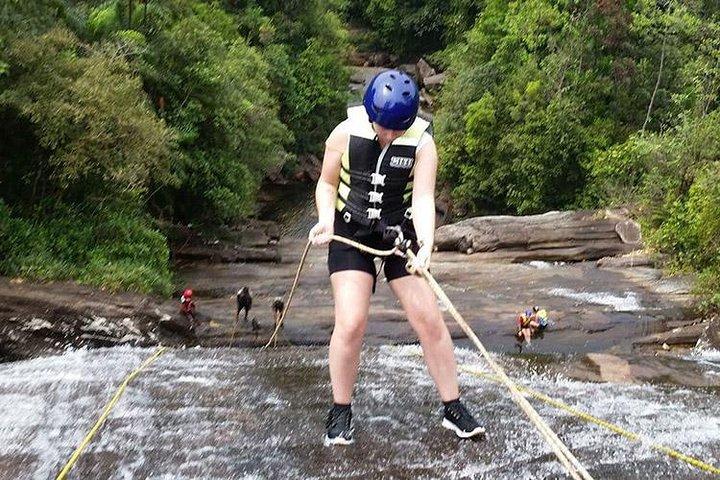 Descente en rappel à Kitulgala