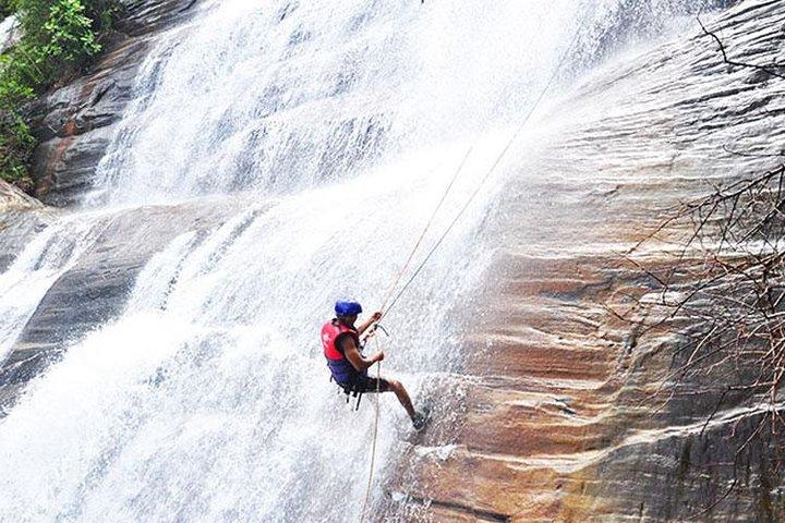 Descente en rappel à Kitulgala