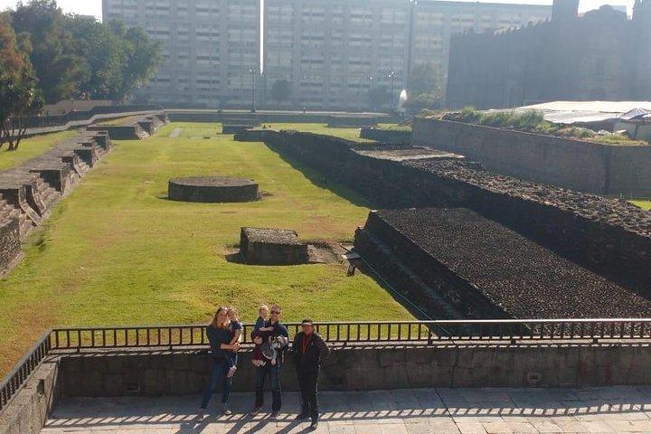 Private Tour Layover in Mexiko kennt Teotihuacan und Guadalupe Shrine