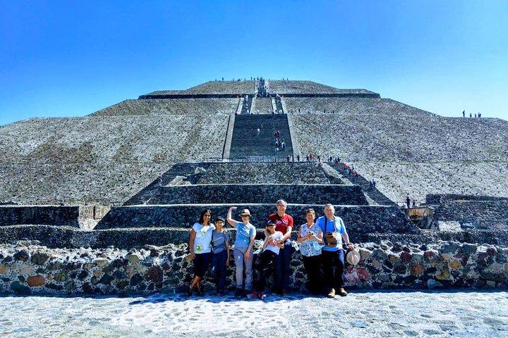 Private Tour Layover in Mexiko kennt Teotihuacan und Guadalupe Shrine