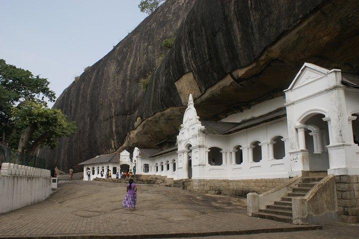 Excursion privée d’une journée à Sigiriya & Dambulla au départ de Kandy – Aaliya Tours