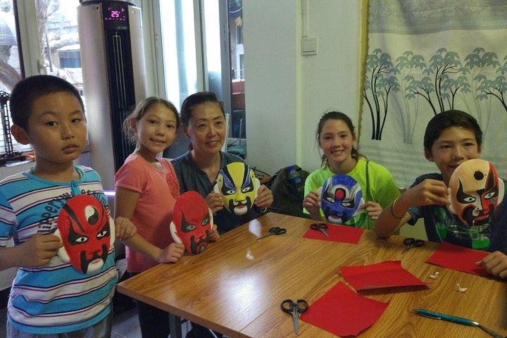 Excursão privada à cultura Hutong com aula de culinária com bolinho e jogo de luta de críquete
