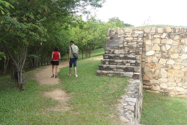 テワカルコ魅惑の考古学遺跡からわずか60分!