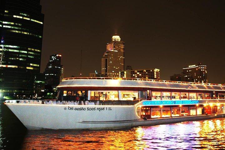 Crucero de cena por la Orquídea Blanca en Bangkok con recogida y música en vivo