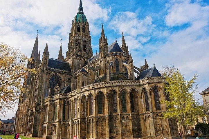 Trasferimento privato da Mont Saint-Michel a Bayeux - Fino a 7 persone