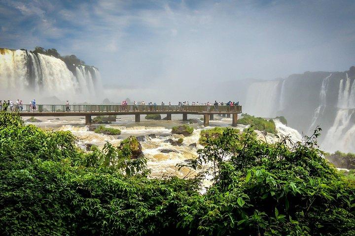 アルゼンチンとブラジル側の3日間のイグアスの滝ツアー
