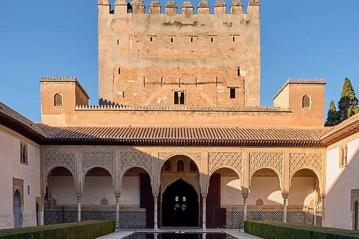 Alhambra Private Tour: Nasrid Palaces, Alcazaba and Generalife