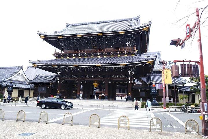 京都御所と二条城を巡るウォーキングツアー