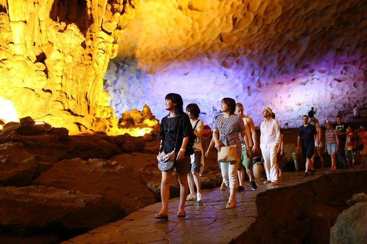 ハロン湾プライベート日帰り旅行（ハノイ市またはハロン港発）