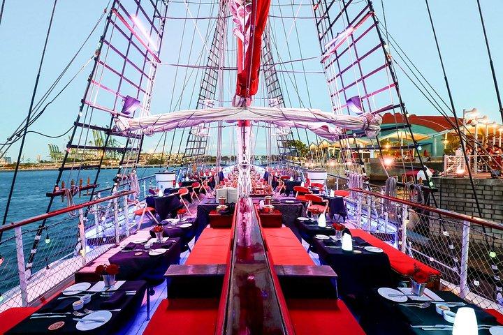 Royal Albatross - Cena a buffet settimanale + Vino e birra a flusso libero
