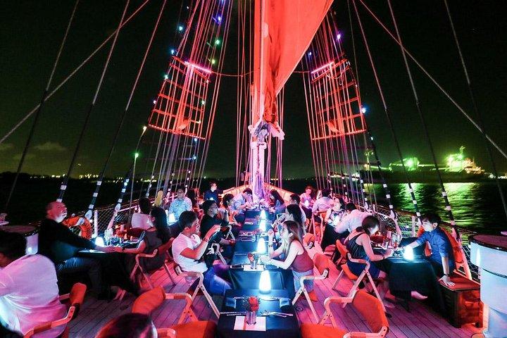 Royal Albatross - Weeknight Buffet Middag + Free-flow Vin og øl