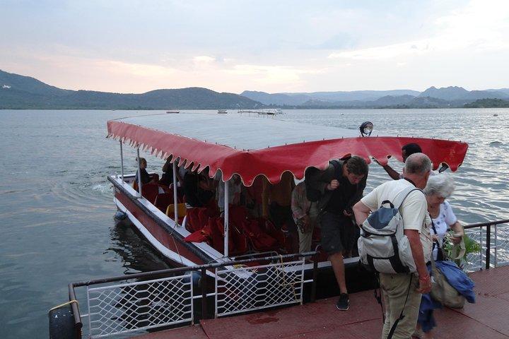 Udaipur - Boat ride at lake Pichhola