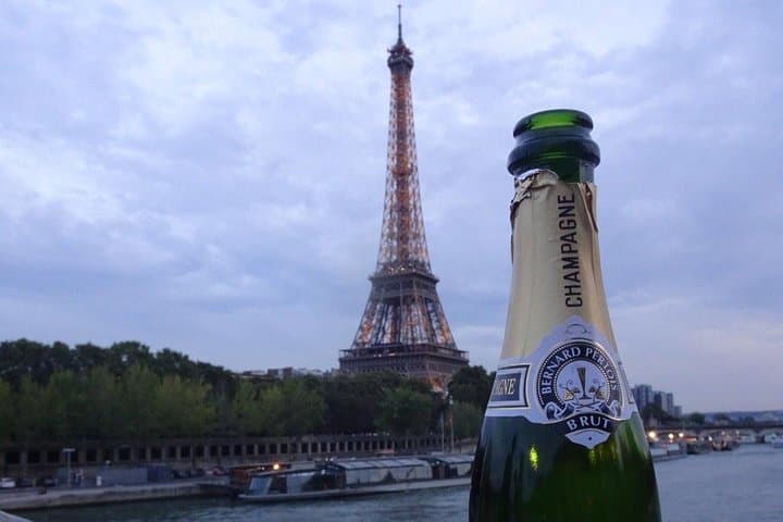 Paris Vintage Tour by Night on a Sidecar with Champagne