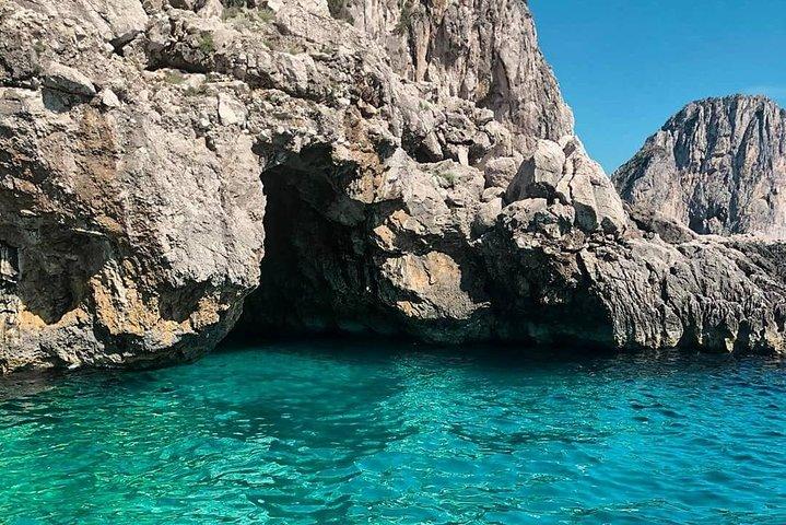 Capri excursion in a private boat