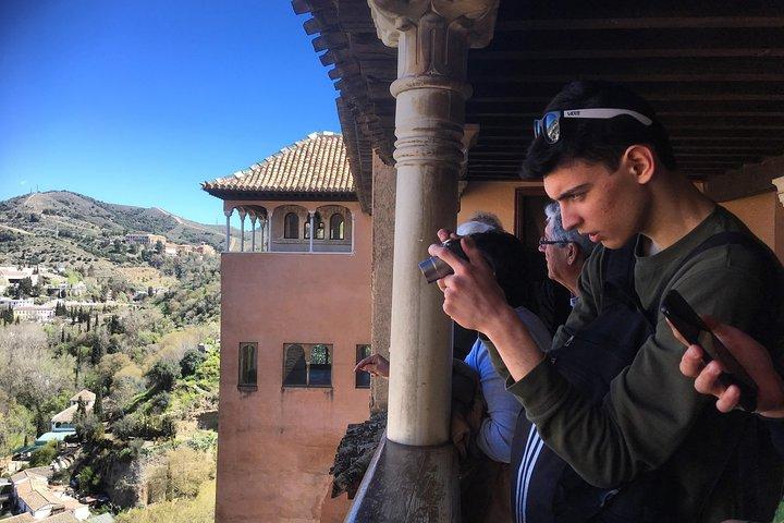 Alhambra Nasrid-paleizen en lokale eetervaring