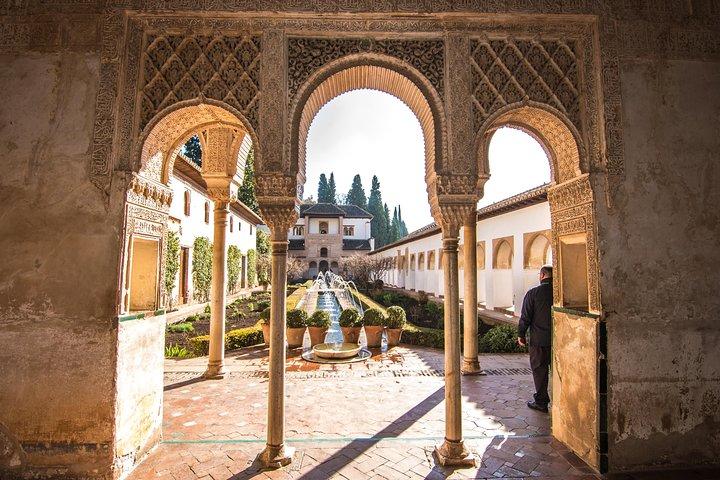 Alhambra Nasrid-paleizen en lokale eetervaring
