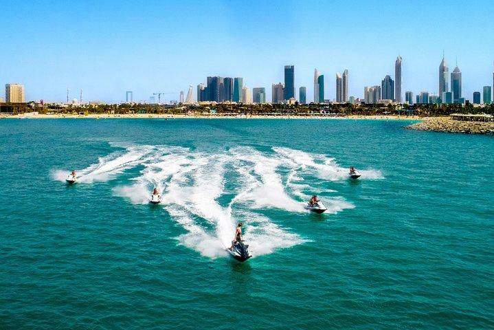 Jet Ski Tour Dubai: La Mer - Burj Al Arab- Atlantis per 1h 30min