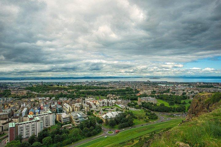 Edinburgh's Landscapes Tours with a Local Guide: Private & Personalized