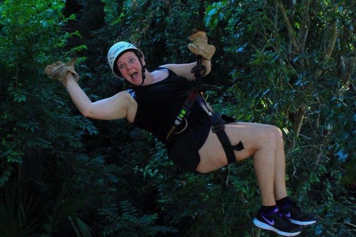 Atv, tirolesas y cenote de aventura en la jungla.