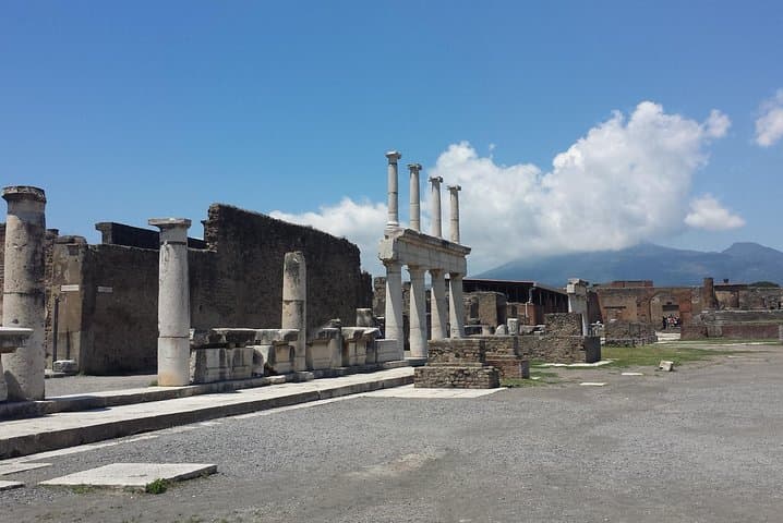Private Pompeii Half-Day Tour with Skip-the-Line Ticket+Transfer