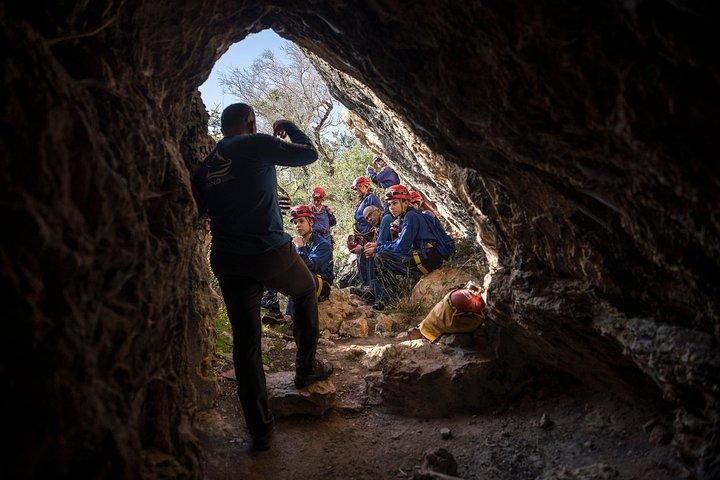 リスボン近郊、セジンブラのセトゥーバルにあるアラビダ自然公園での洞窟探検