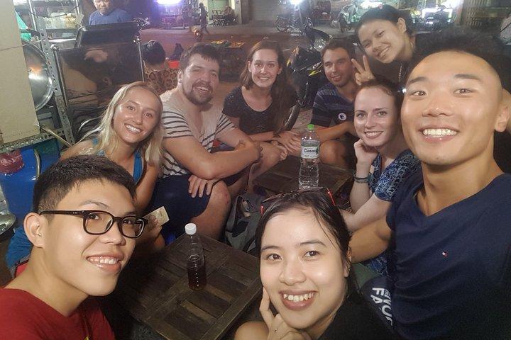Gemme nascoste Street Food privato in scooter con ragazze autisti.