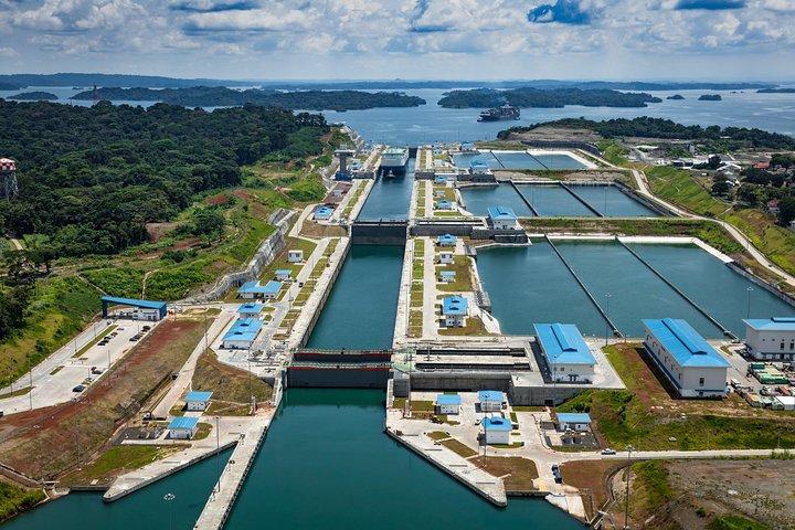Excursion of the Panama Canal Miraflores Lock, Aguas Claras