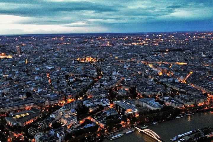 Private Pariser Nachttour - mit magischen Lichtern und lokaler Stimmung