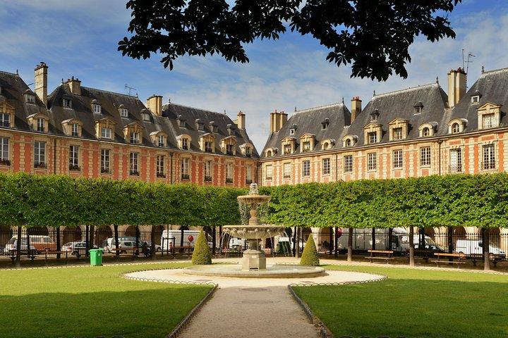 Private History Walking Tour i Paris for Teens & Family