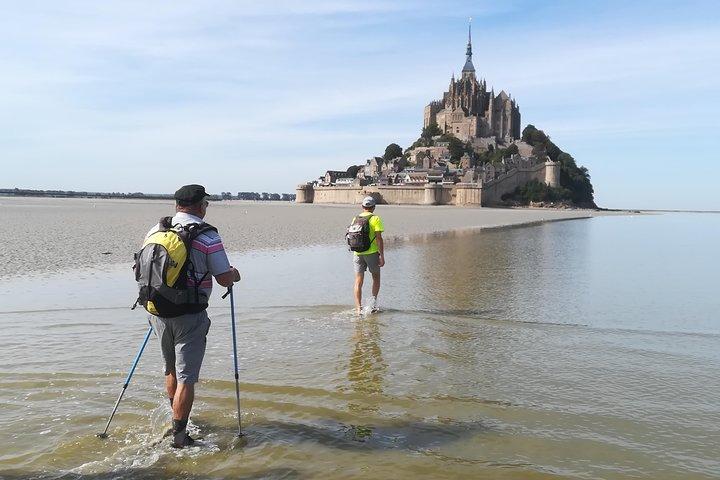 Gåtur i Mont-Saint-Michel-bugten