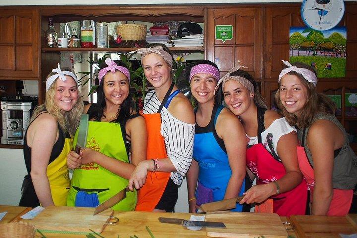 Home Cooking Class in Chiang Mai at Tomyumthai Cooking School