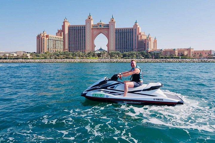 ジェット スキー ツアー ドバイ : ラ メール - ブルジュ アル アラブ - アトランティス 1 時間 30 分