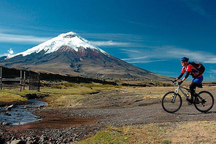 2-dagars tur på Cotopaxi-vulkanen och Quilotoa-lagunen med hotell