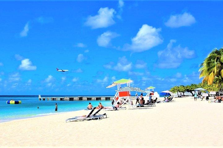 Dagtrip naar Doctor's Cave Beach, Margaritaville en Hip-Strip Shopping vanuit Falmouth