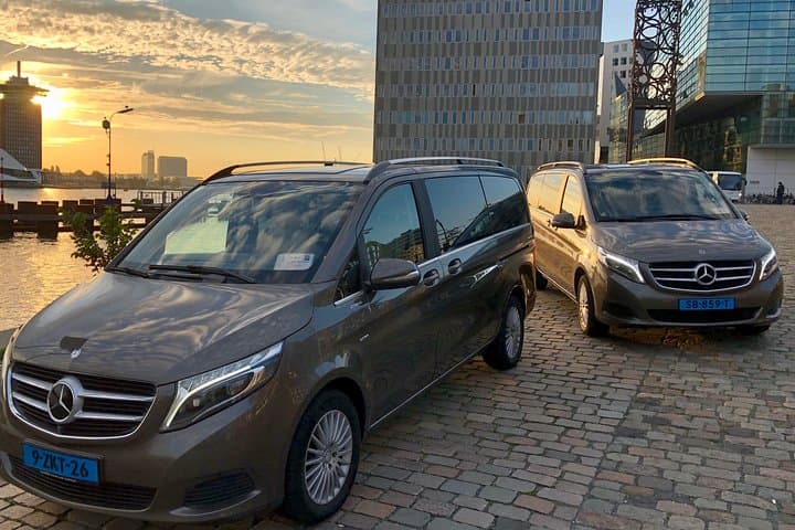 Private transfer Schiphol airport to or from The Hague & Delft