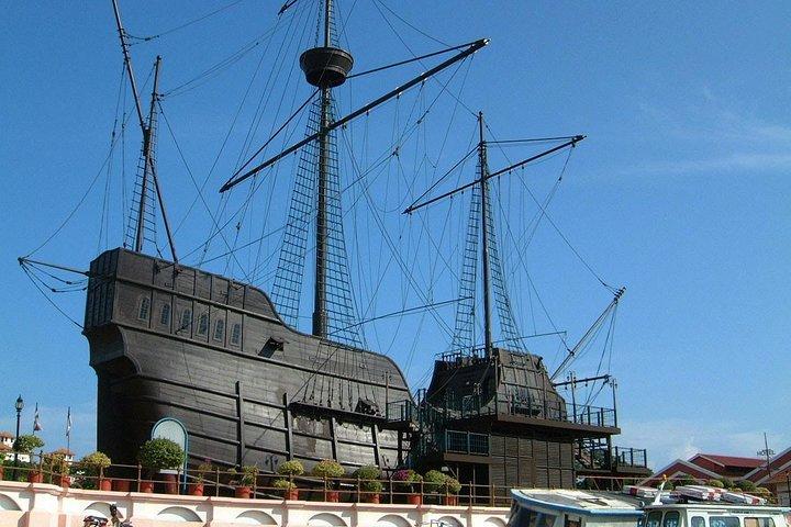 Visite de la ville de Malacca au départ de Kuala Lumpur avec la tour Taming Sari