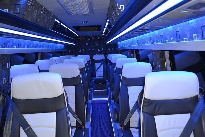 Private Minibus Arrival Transfer: Heathrow Airport to Central London