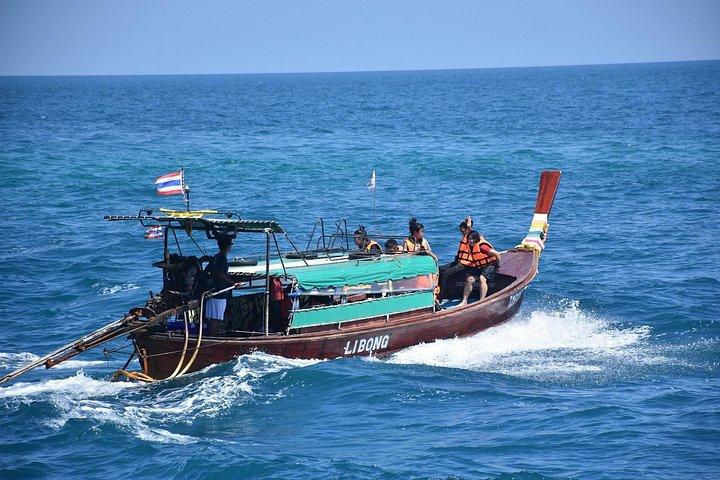 ランタ島からのLongtail Boatによるエメラルド洞窟への4島ツアー