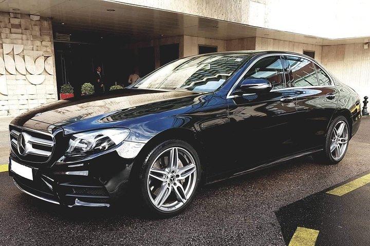 Budapester privater Flughafentransfer in einem Luxusauto