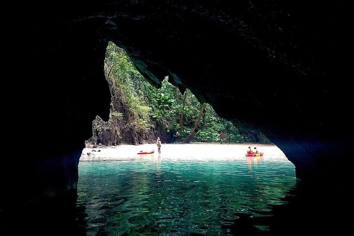 ティンアドベンチャー海のツアー4つの島＆エメラルドの洞窟からランタ島