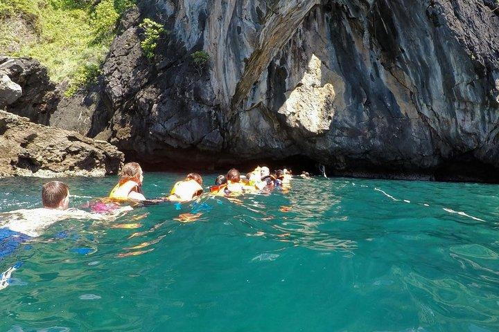 ティンアドベンチャー海のツアー4つの島＆エメラルドの洞窟からランタ島