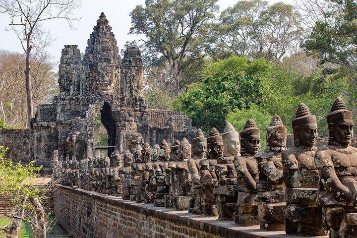 1-Day Angor Wat Small Circuit Tour with Sunset