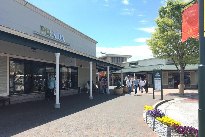 Mt. Fuji Hidden Gems & Gotemba Outlets with Local Guide & Driver