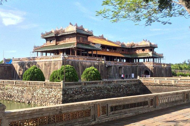 Viajes de Hoi An a Dong Hoi en servicio de coche privado