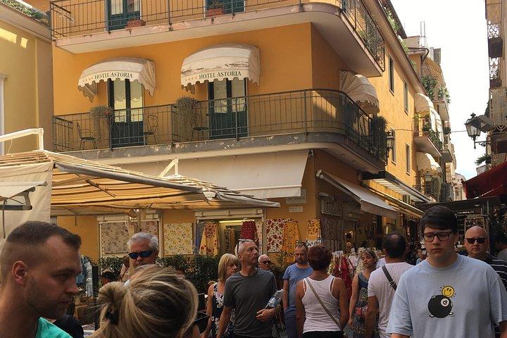 Transferência -Naples para Positano com uma parada em Sorrento (1- 8 PAX) ou vice-versa