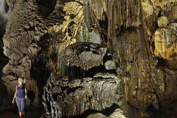 Tonalità di auto privata per Phong Nha Sightseeing Dmz