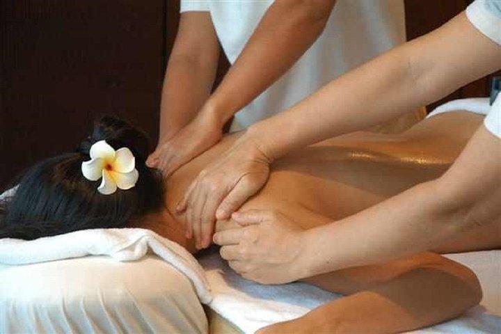 LuxMe Bali Four Handsマッサージ、ホテル送迎付き