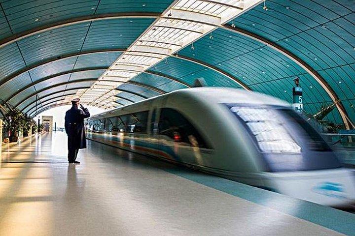 Shanghai Layover Tour til Zhujiajiao Water Town med Maglev Train Ride-option